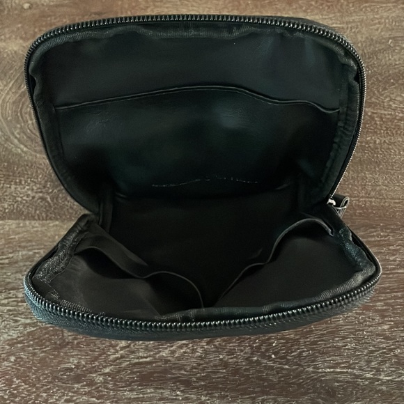 American Airlines This is Ground Black Amenity Kit Toiletries Travel Bag NWOT - Picture 6 of 8